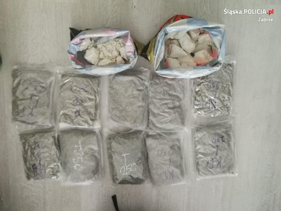 Zabrze: Zatrzymany z hurtową ilością narkotyków. W mieszkaniu miał broń i amunicję