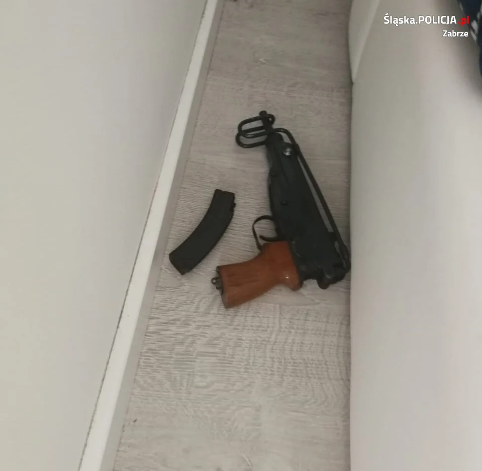 Zabrze: Zatrzymany z hurtową ilością narkotyków. W mieszkaniu miał broń i amunicję