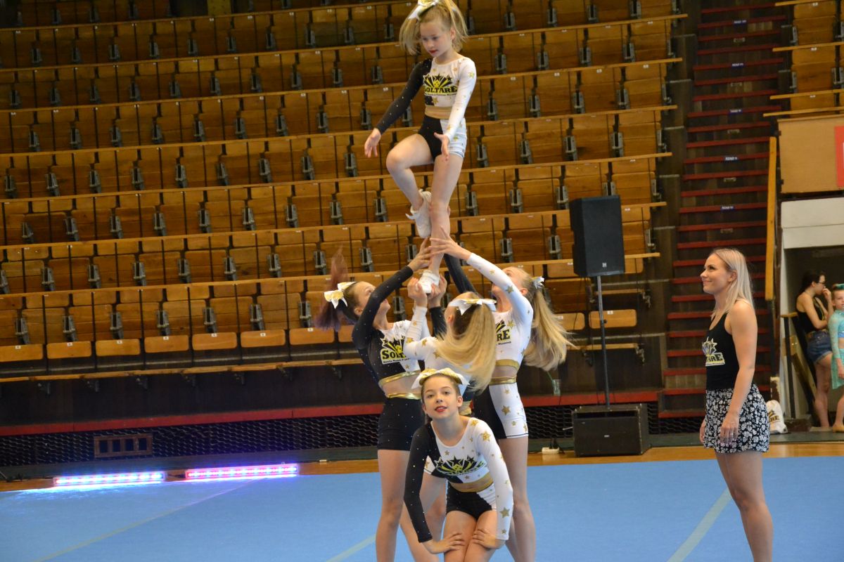 Zobacz zdjęcia z VIII turnieju cheerleaderek „Cheermania” w Zabrzu