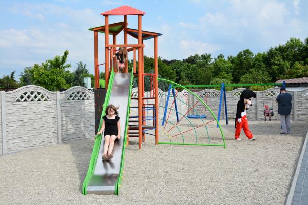 Nowy plac zabaw w Rodzinnych Ogrodach Działkowych "Wiśnia"