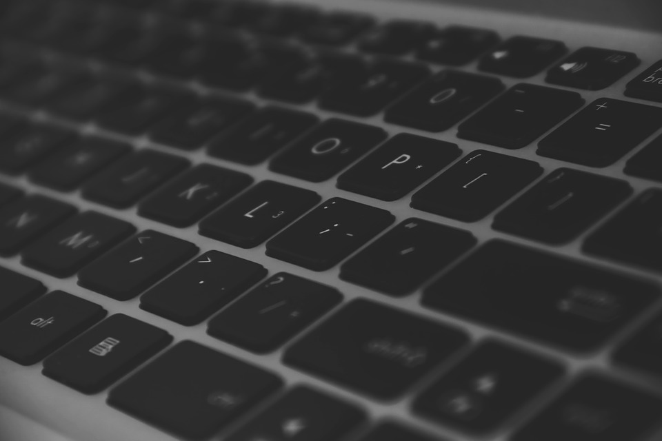 Sfałszował druk potwierdzenia przelewu, wyłudził kod BLIK i okradł znajomego