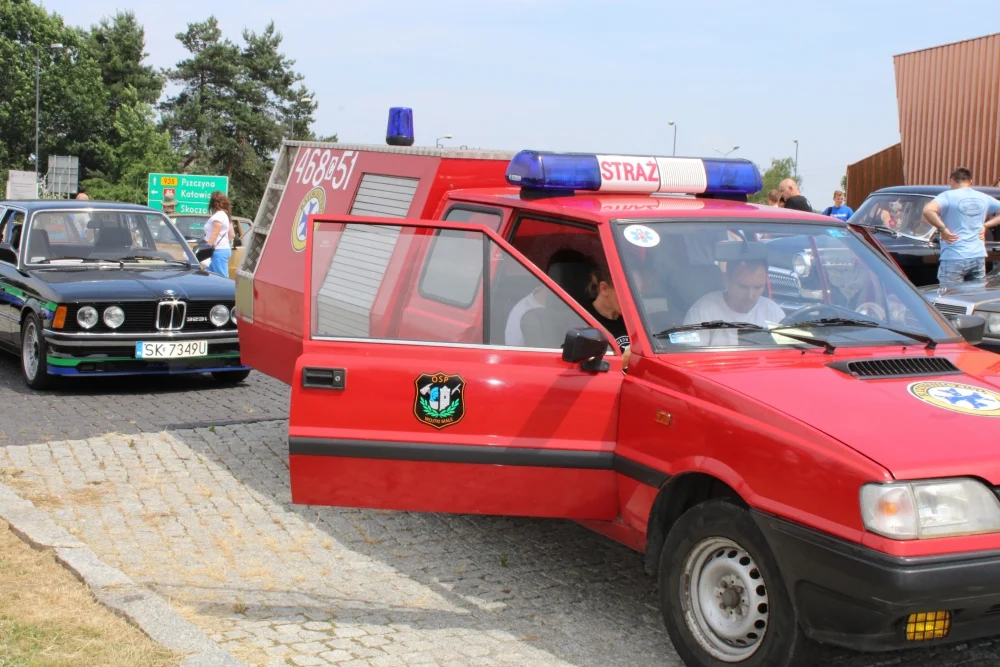 klasyczne samochody przejechały przez Żory 46
