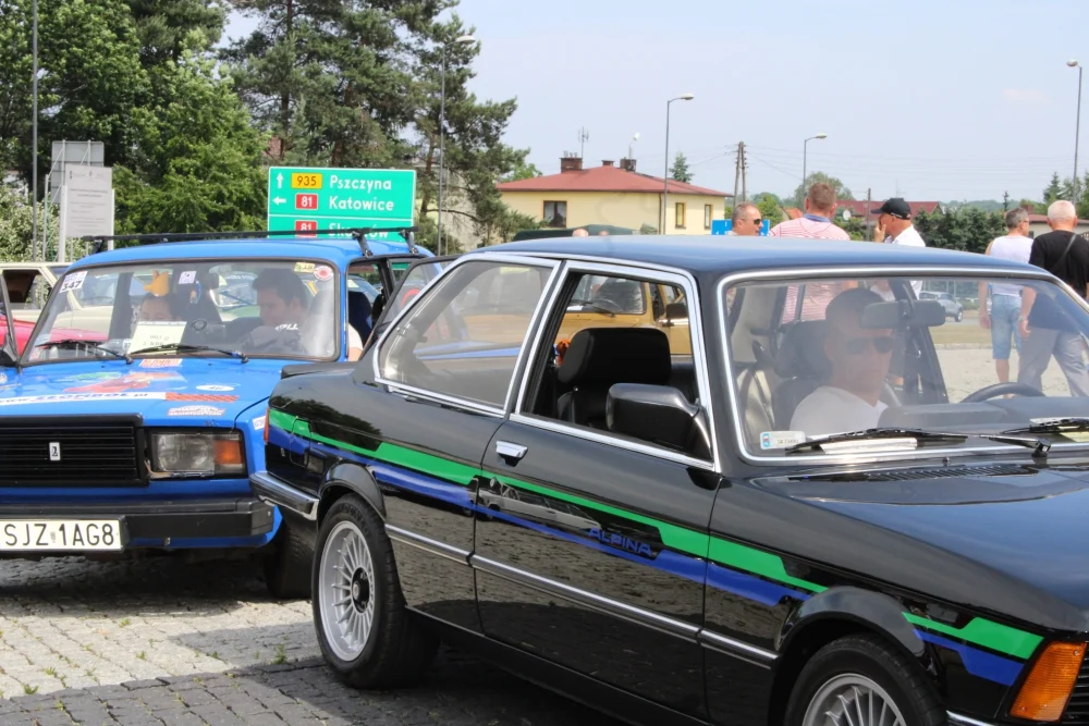 klasyczne samochody przejechały przez Żory 47