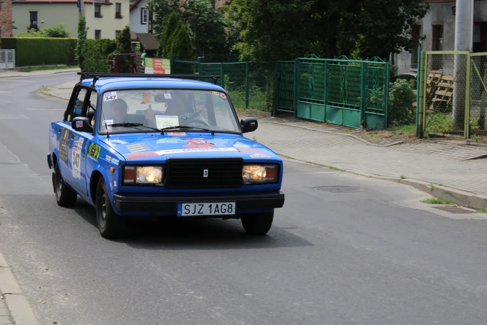 klasyczne samochody przejechały przez Żory 50