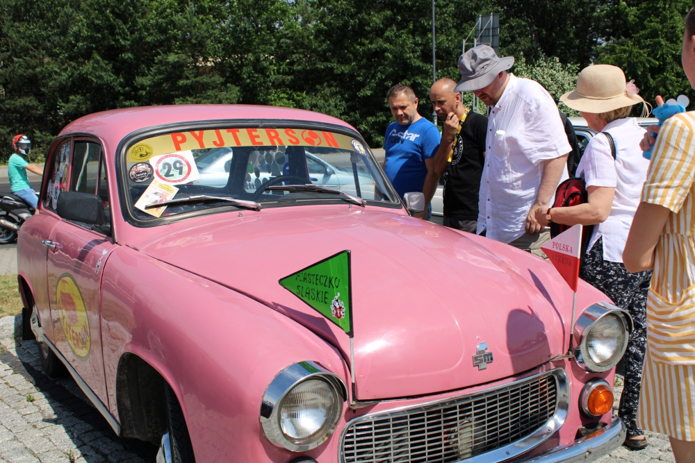Klasyczne samochody przejechały przez Żory. Zobaczcie zdjęcia!