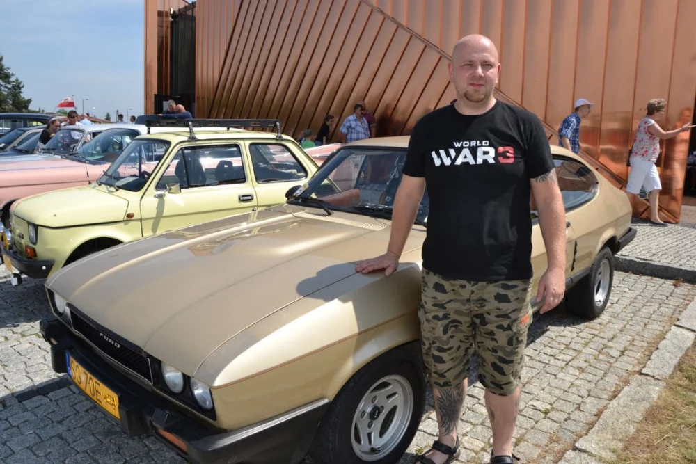 klasyczne samochody przejechały przez Żory 63
