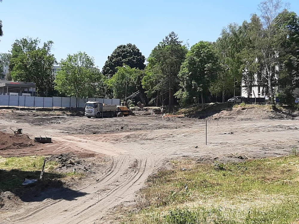 Hale przy Czarnoleśnej 6