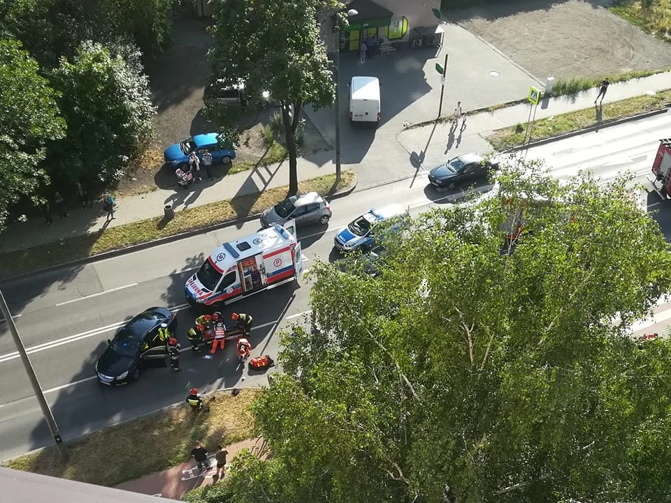 W niedzielę na ul. 1 Maja doszło do potrącenia pieszego. Mężczyzna trafił do szpitala
