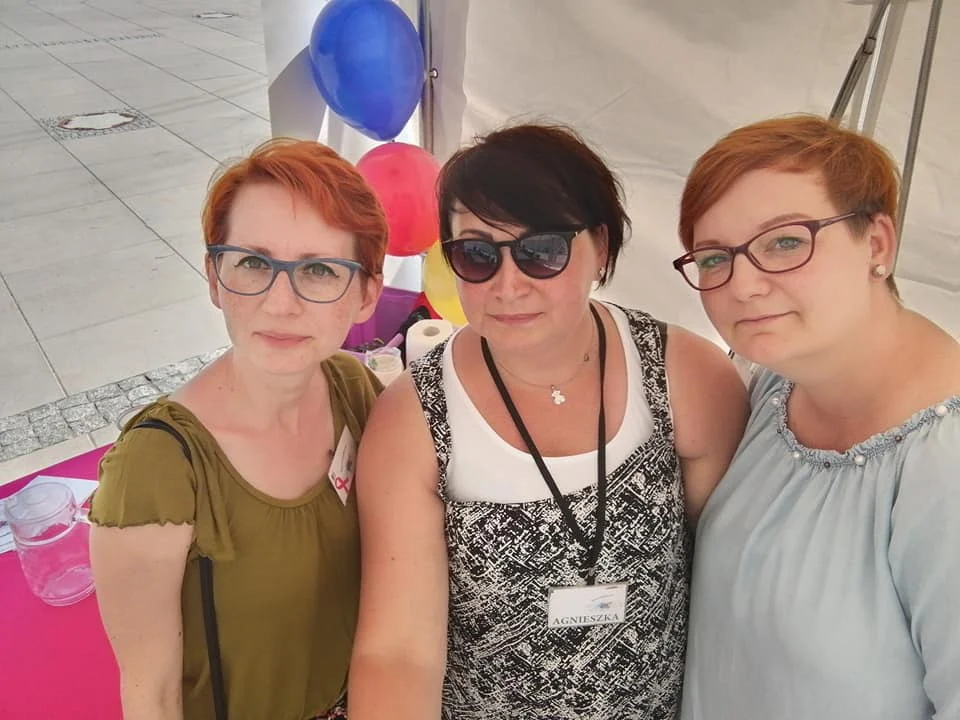 Kolorowe damy wywołują uśmiech na twarzach pacjentów z oddziałów onkologicznych