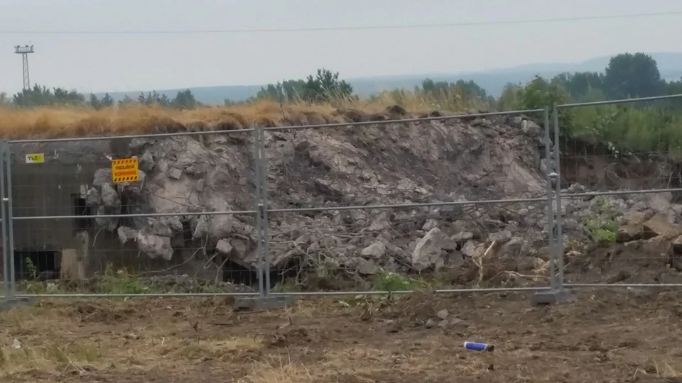 Punkt Oporu Radoszowy padł. Koparki niszczą schrony nr 81 i 82