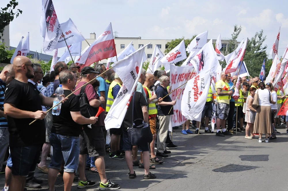 Pracownicy Huty Pokój pikietowali pod siedzibą Węglokoksu w Katowicach!