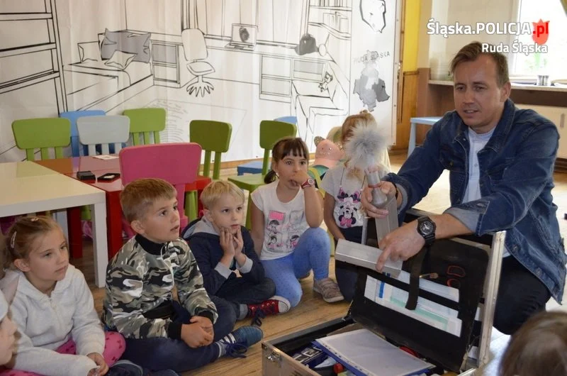 Rudzcy policjanci towarzyszyli dzieciom w trakcie półkolonii