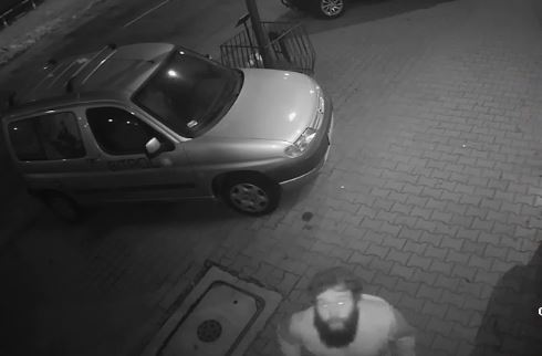 Rozpoznajesz tego mężczyznę? Uszkodził banery reklamowe!