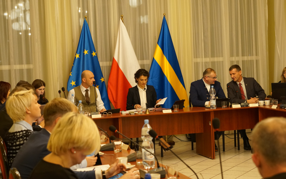 Mikołów: Sesje Rady Miejskiej bez tłumaczenia na język migowy?