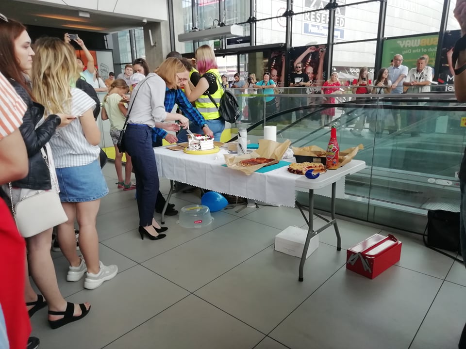 Najdziwniejsze urodziny wszech czasów, czyli 2. rocznica zepsutych schodów na dworcu