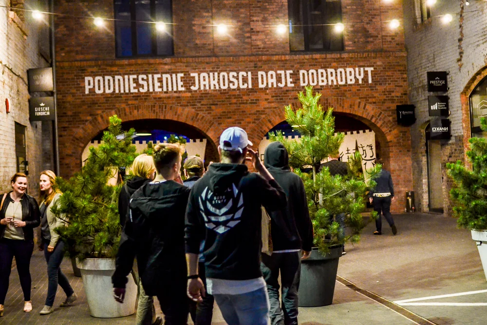 Chiński Targ Nocny w Fabryce Porcelany 1