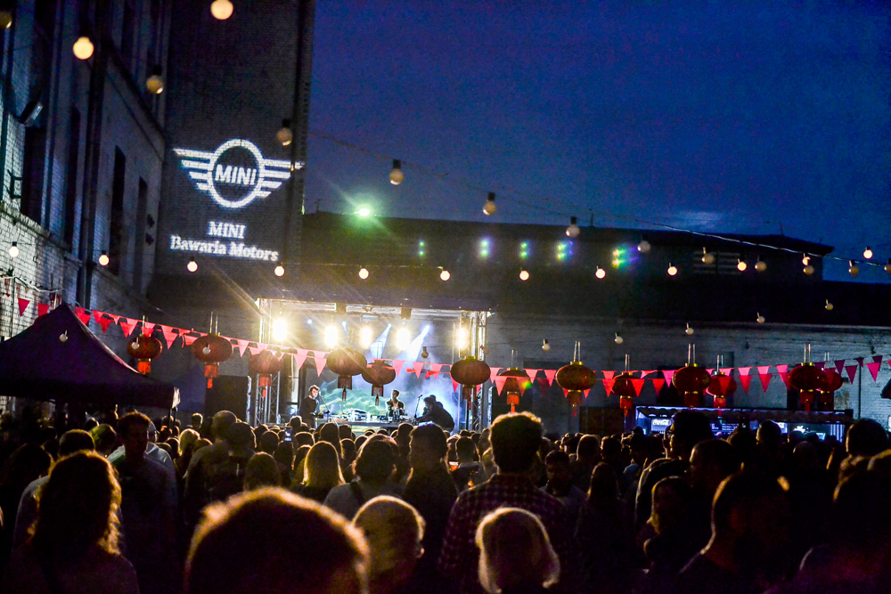 Trwa Chiński Targ Nocny w Fabryce Porcelany [ZDJĘCIA]