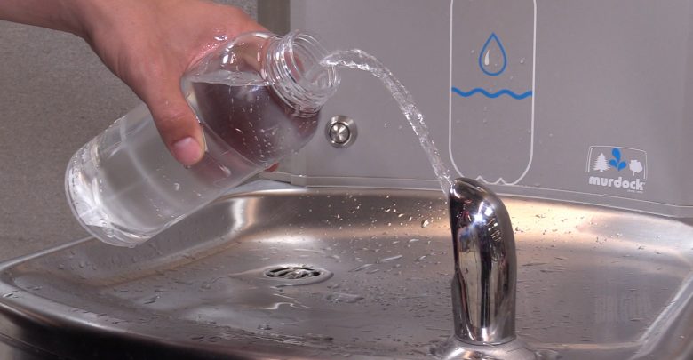 Katowice Airport: Na lotnisku w Pyrzowicach teraz woda za darmo. Postawiono poidełka!