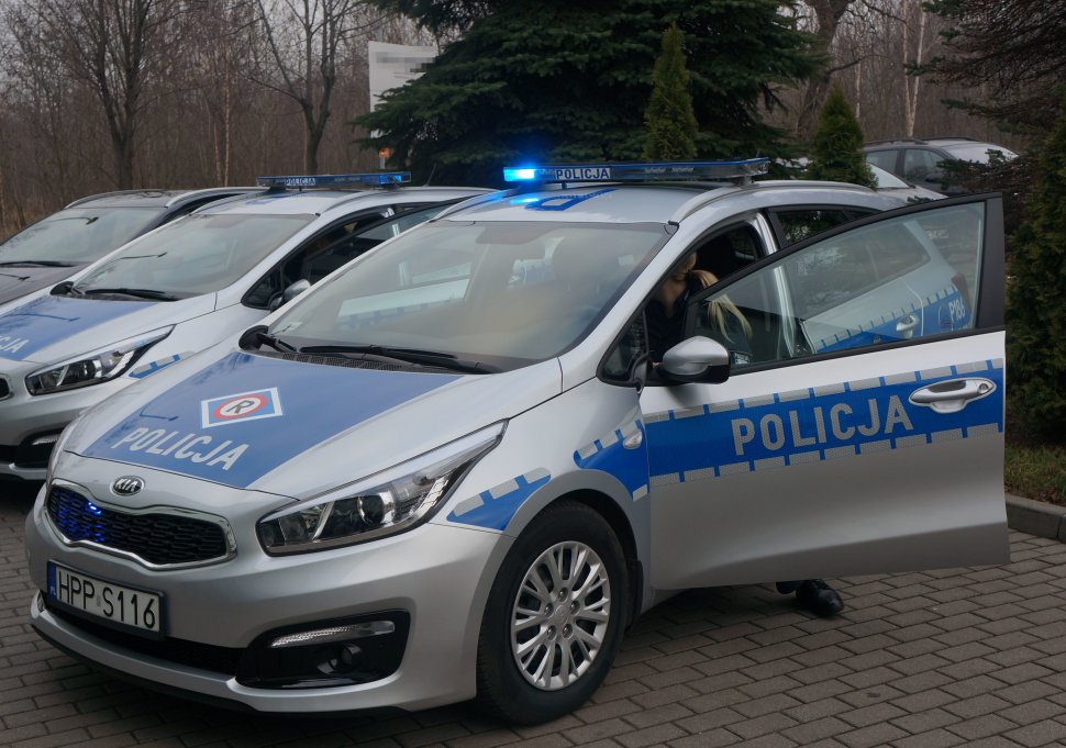 86-latka wzywała pomocy ze swojego okna - pomogli jej policjanci