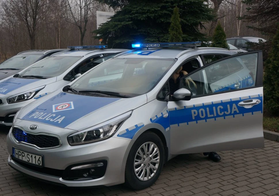 86-latka wzywała pomocy ze swojego okna - pomogli jej policjanci