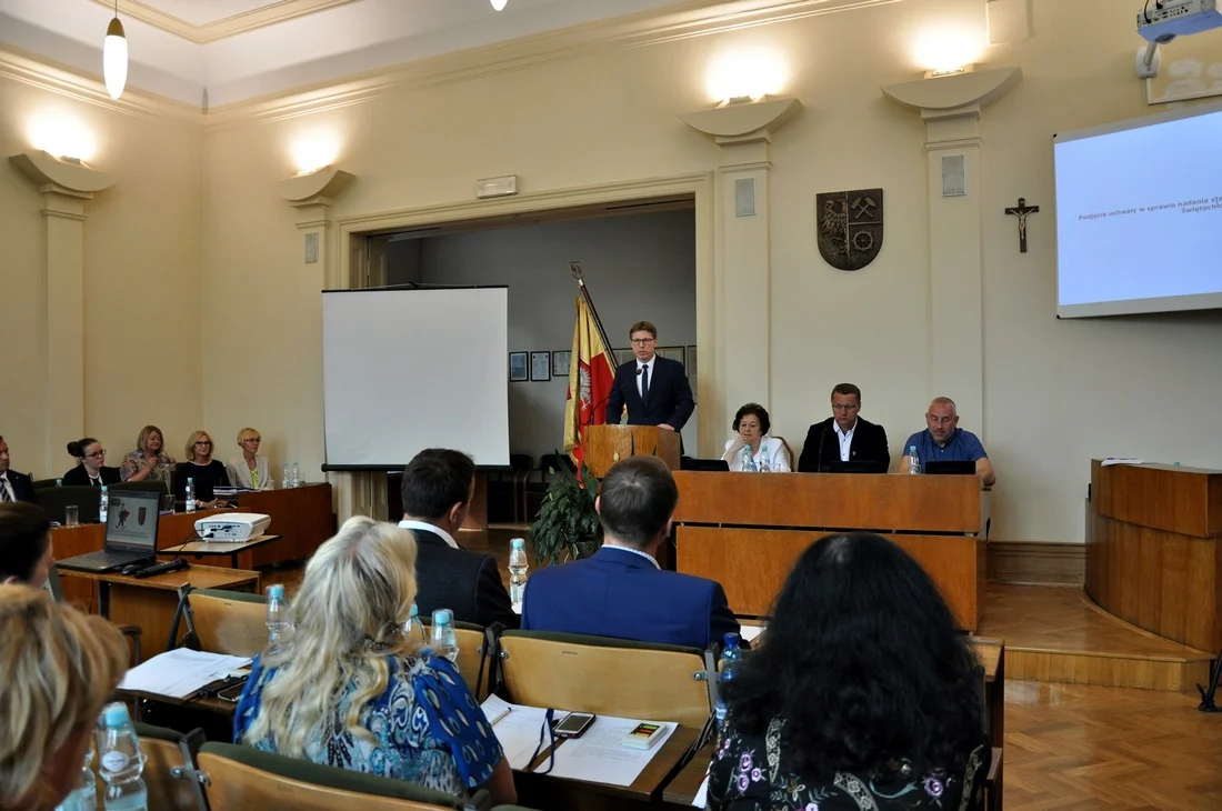 Sesja RM: uchwały o cenie wywozu śmieci i o budżecie obywatelskim zdjęte z porządku obrad