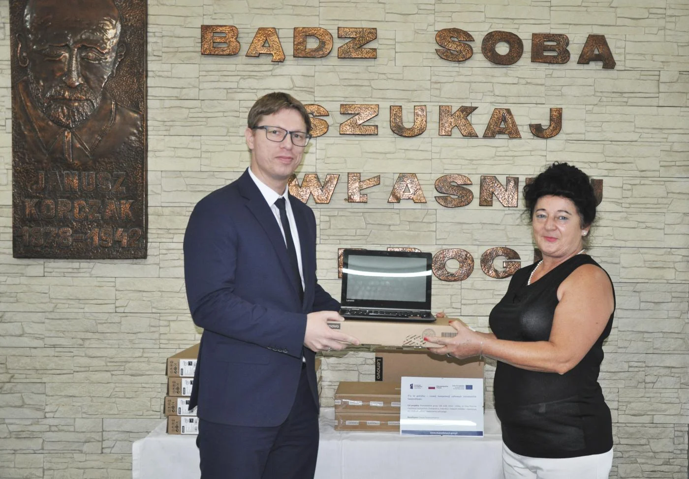 SP nr 10 w Świętochłowicach otrzymała 12 komputerów
