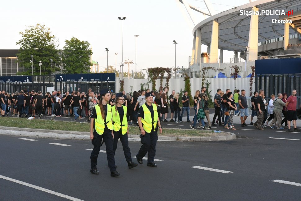 Policjanci dbali o bezpieczeństwo podczas koncertu na Stadionie Śląskim