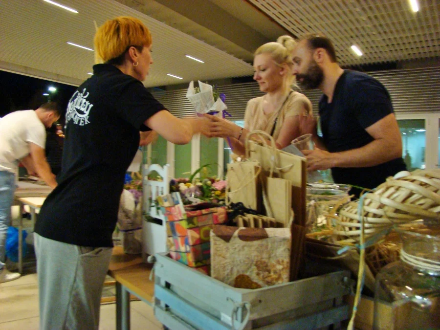 Nocny Market 6
