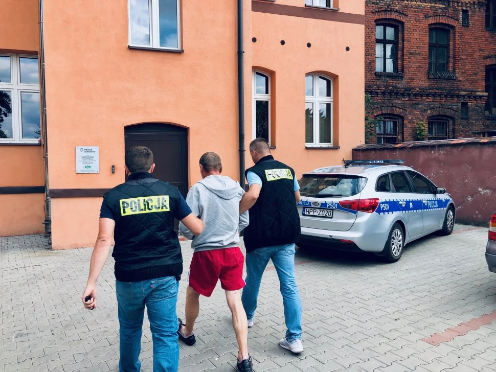 Zabrze: Najpierw razem spożywali alkohol, a potem okradli 53 - latka