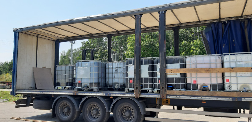 Niebezpieczne odpady opuszczają teren przy ul. Sosnowej. Wywieziono już niemal 100 ton!