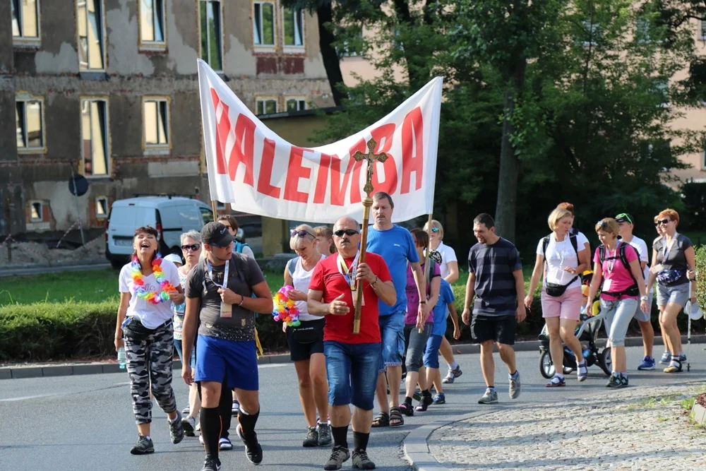 Ponad 160 pielgrzymów z Halemby wyruszyło dzisiaj pieszo na Jasną Górę