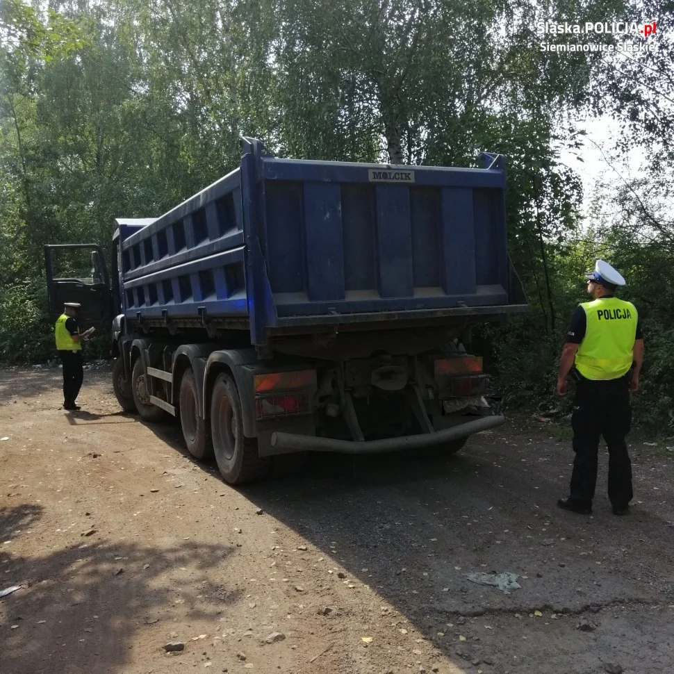 Działania drogówki wymierzone przeciwko transportowi i składowaniu nielegalnych odpadów