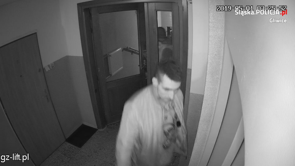 Policja szuka sprawców kradzieży zuchwałej - rozpoznajesz tych mężczyzn?