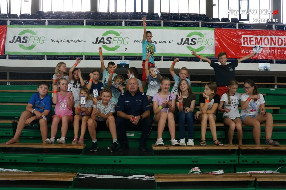 „Bezpieczne wakacje” i „Bezpieczny powrót do szkoły”- tym razem na sportowo w hali Dorjan