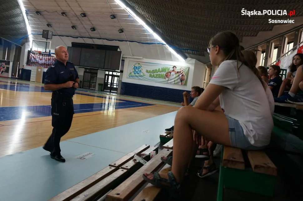 „Bezpieczne wakacje” i „Bezpieczny powrót do szkoły”- tym razem na sportowo w hali Dorjan