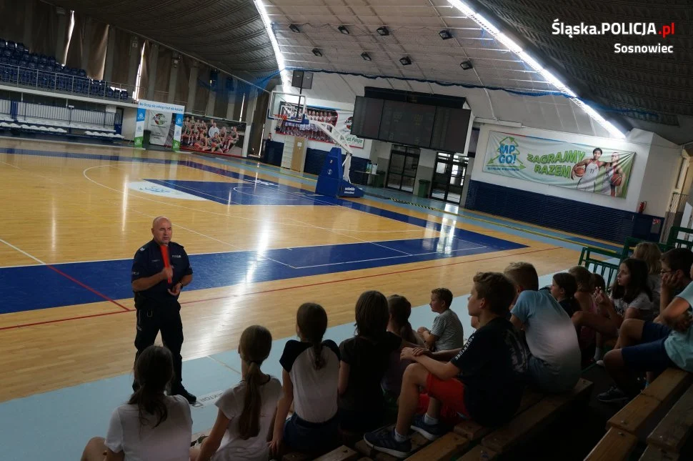„Bezpieczne wakacje” i „Bezpieczny powrót do szkoły”- tym razem na sportowo w hali Dorjan
