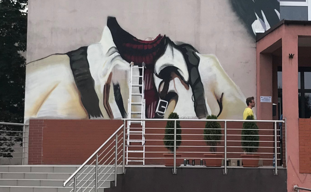 Na ścianie SP nr 10 rośnie mural!