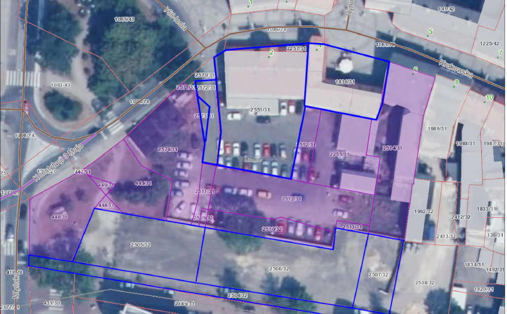 Teren zaznaczony kolorem różowym należy do miasta ortomapa plac 750lecia