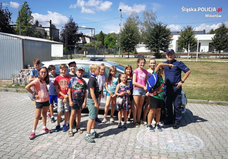 Dzielnicowy "wkręcał" dzieci w bezpieczeństwo