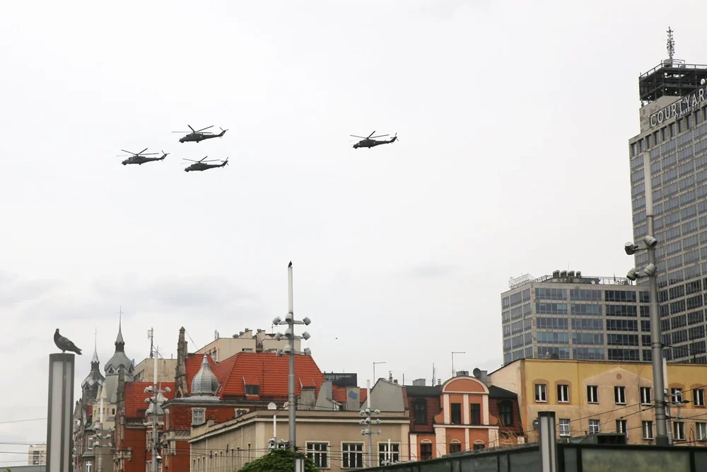 Helikoptery wojskowe i samoloty przeleciały wczoraj nad Katowicami