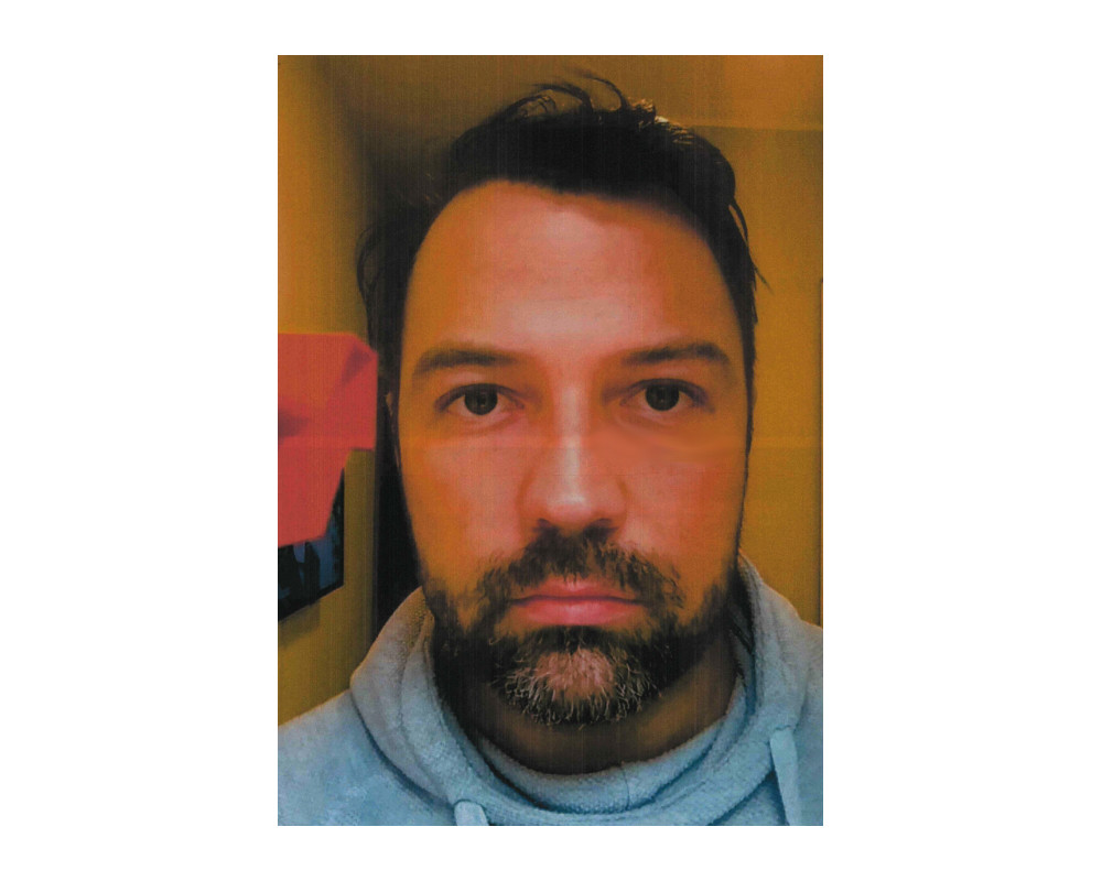 Posługując się fałszywym dowodem osobistym, wyłudził pożyczkę z banku. Poznajesz go?