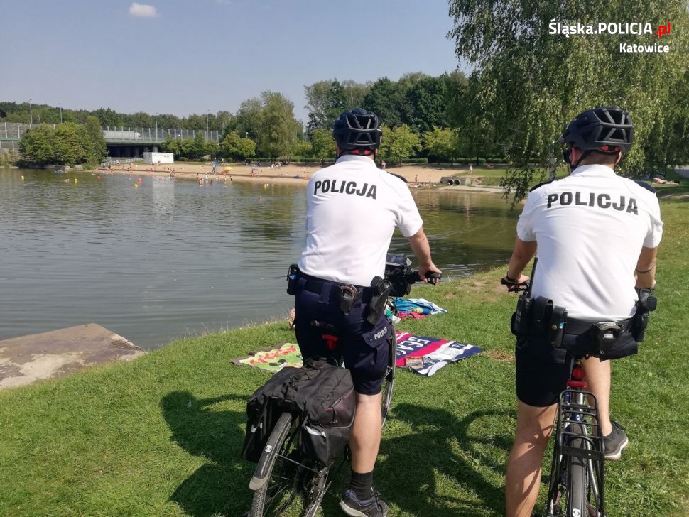 Kąpieliska miejskie i parki pod czujnym okiem mundurowych na rowerach
