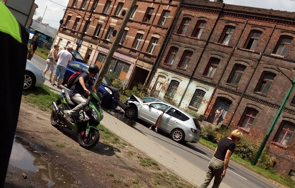 Na ulicy Śląskiej w Świętochłowicach doszło do kolizji. Występują utrudnienia w ruchu