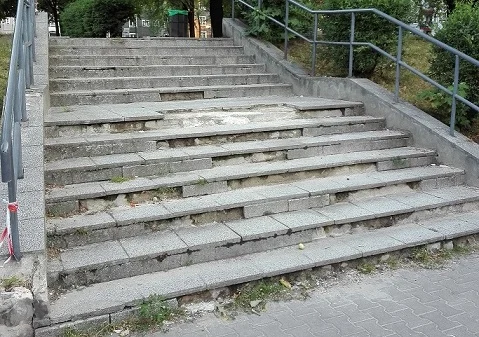 Schody na Skwerze Jerzego Wyrobka przejdą remont