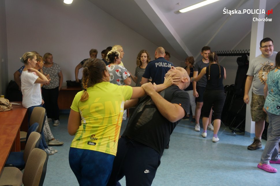 Medycy szkolą się, jak radzić sobie z agresywnym pacjentem