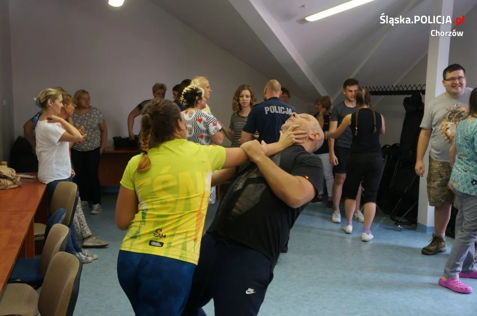 Medycy szkolą się, jak radzić sobie z agresywnym pacjentem