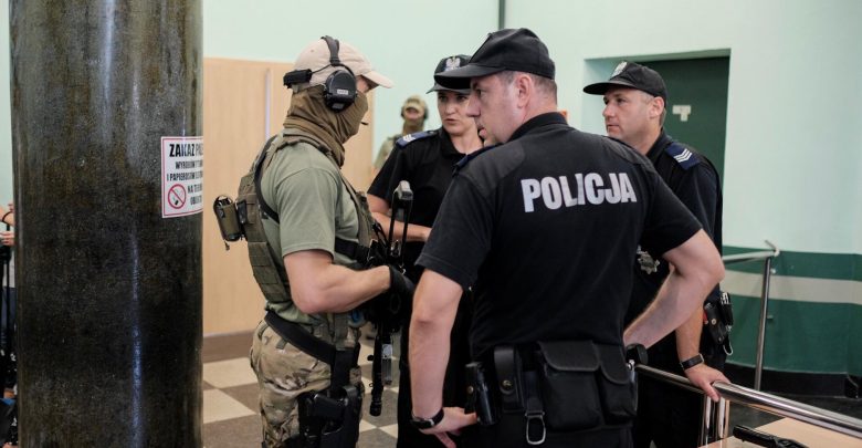 Sąd oblężony jak twierdza! 53 pseudokibiców Psychofans Ruch Chorzów przed sądem!