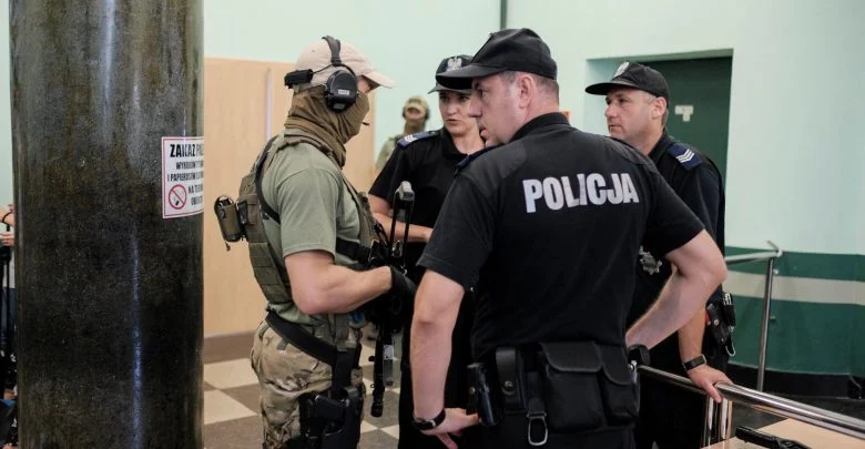Sąd oblężony jak twierdza! 53 pseudokibiców Psychofans Ruch Chorzów przed sądem!