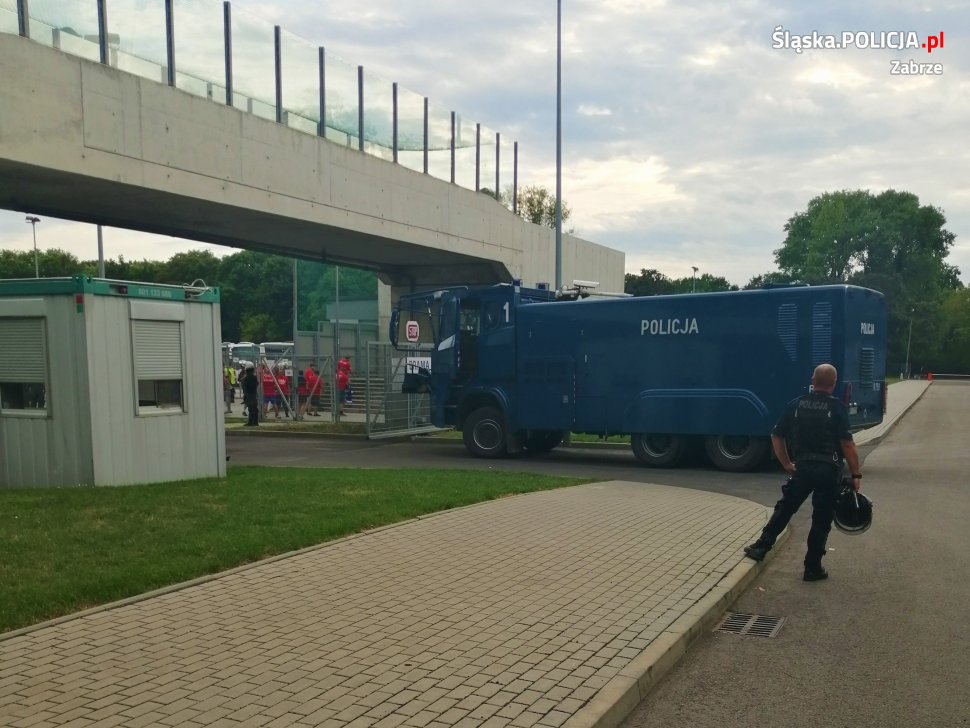 Górnik Zabrze: Policjanci zabezpieczali mecz. Nie obyło się bez incydentów