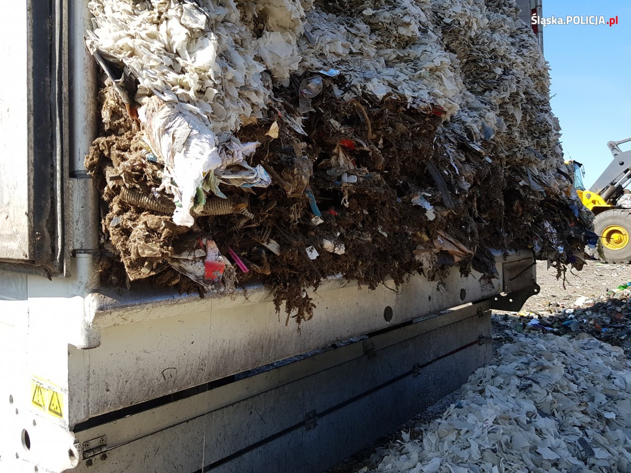 Na autostradzie A1 w Zabrzu zatrzymano ciężarówkę nielegalnie przewożącą odpady z Niemiec!